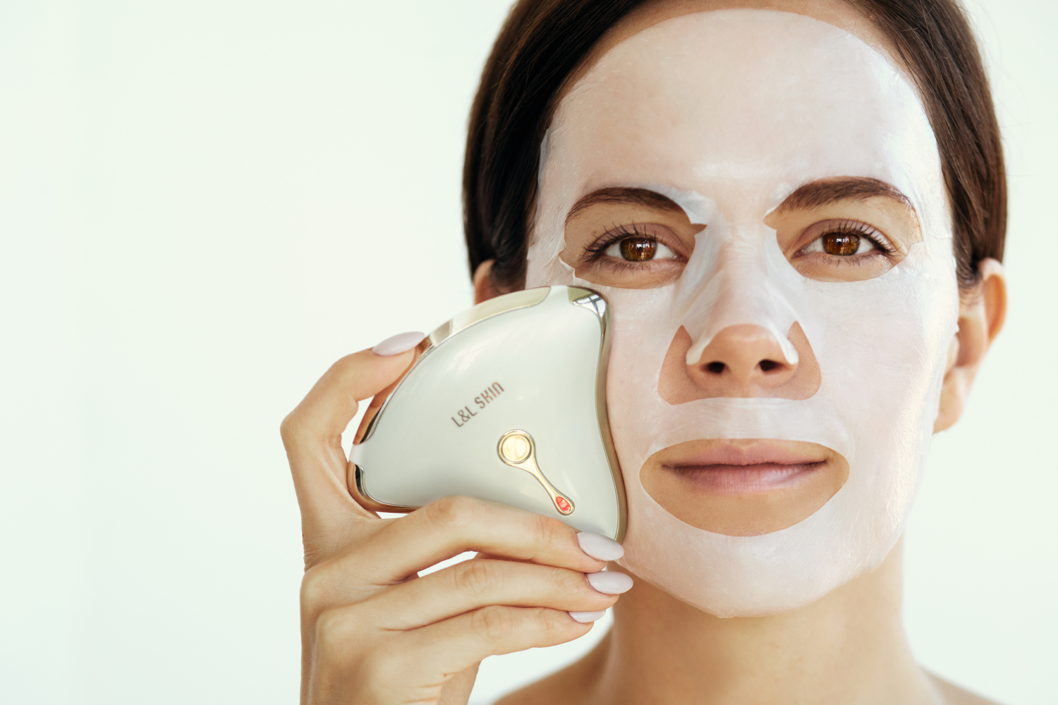 Микротоковый массажер для лица из Китая с доставкой в Россию