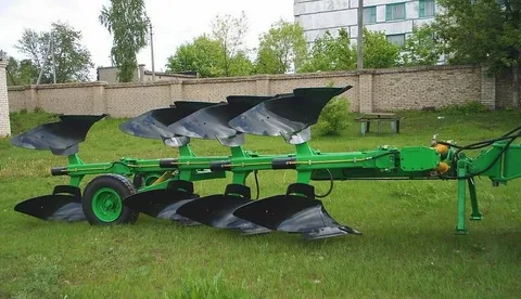 Плуг оборотный 4 корпусный из Китая поставка с ПЭК Гуанчжоу в Россию