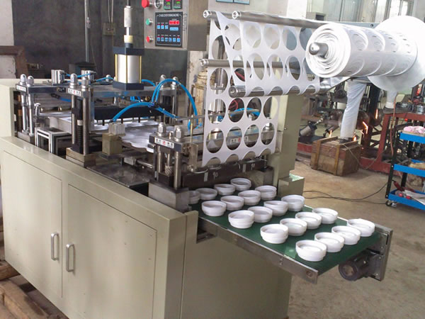 Станок по производству одноразовой посуды из Китая поставка с ПЭК Гуанчжоу в Россию